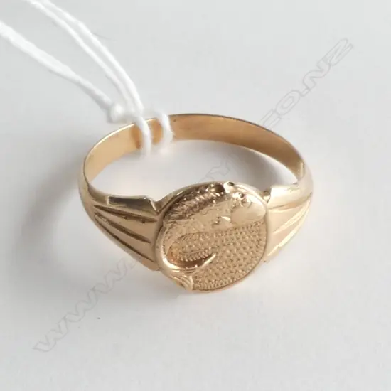 9CT GOLD FISH SIGNET RING 4.44gms. With original price £3-19/6