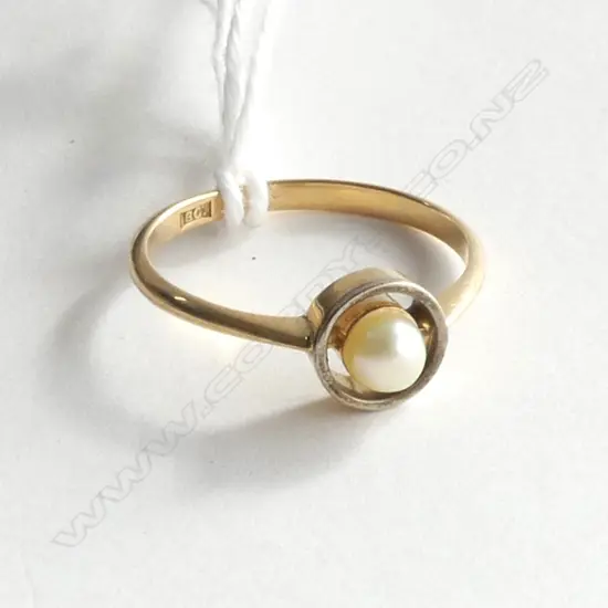 9CT GOLD RING W PEARL 2gms