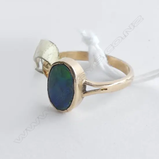 9CT GOLD & OPAL RING 1.79gms