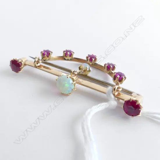 EDW 'KOHN" NZ 15CT GOLD OPAL & GARNET DOUBLET BROOCH