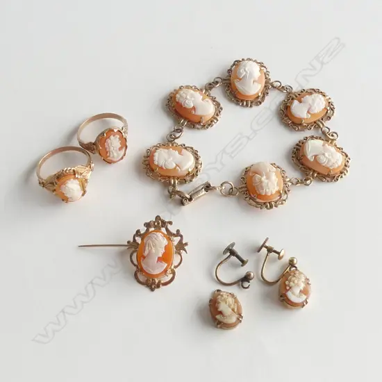 9CT SUITE OF CAMEO JEWELLERY: BRACELET. 2 RINGS. BROOCH. PR EARRINGS 26.5gms