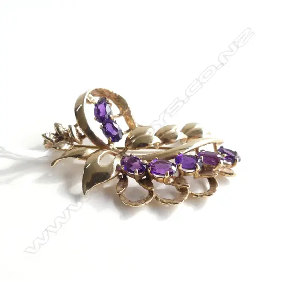 GOLD 9CT & PURPLE AMETHYST BROOCH 7.8GMS