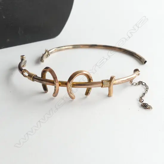 VINTAGE 9CT GOLD HINGE BRACELET WITH HORSESHOES A/F 4.6GMS - WITH ORIGINAL BOX