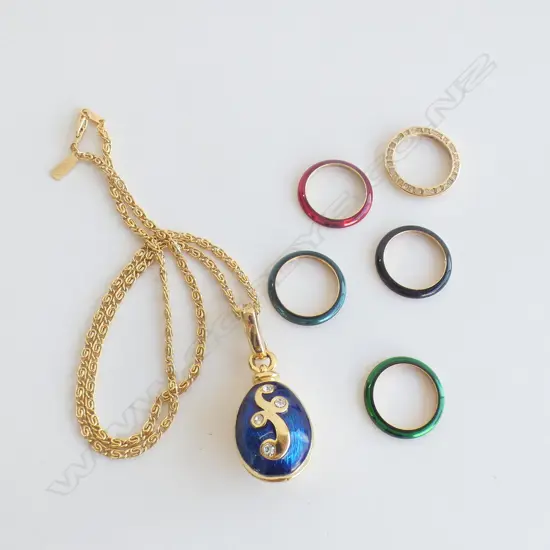 14KP GOLD  CHAIN WITH 5 INTERCHANGEABLE RING PENDANTS & 1 LG BLUE LOCKET