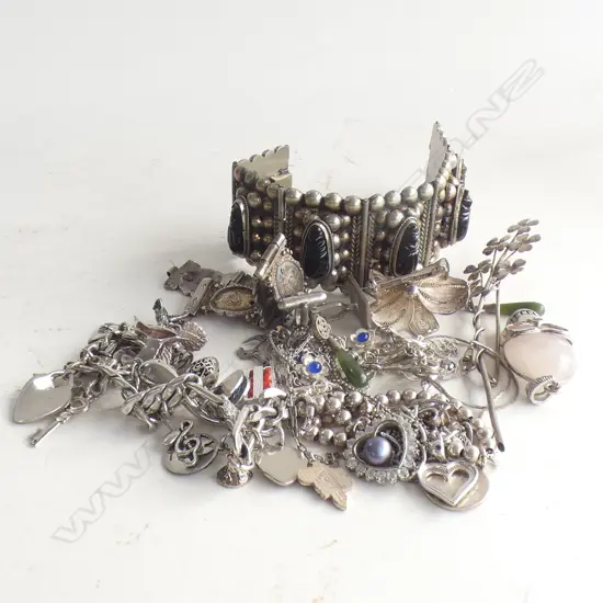 ASST. STG / SILVER TONE METAL JEWELLERY