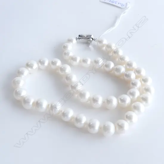 FRESH WATER PEARL NECKLACE WITH SILVER CLASP