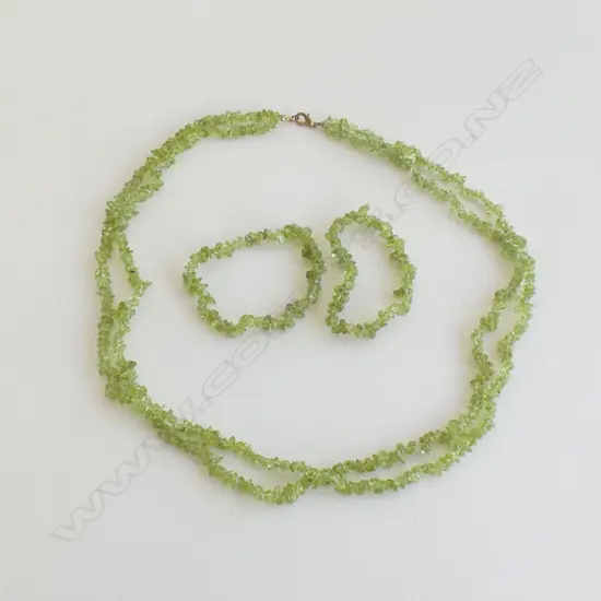 PERIDOT GREEN CRYSTAL STONE CHIP DOUBLE STRAND NECKLACE & 2 BRACELETS 
