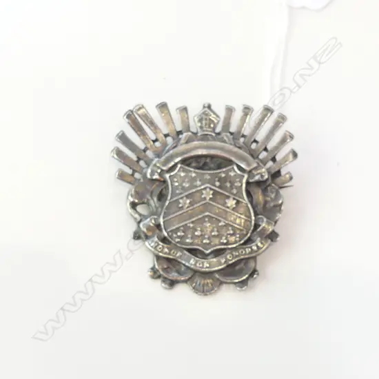 BADGE OF HONOUR 'HONOR NON HONORES' 