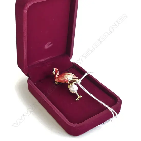 COSTUME ENAMEL FLAMINGO BROOCH w. PEARL