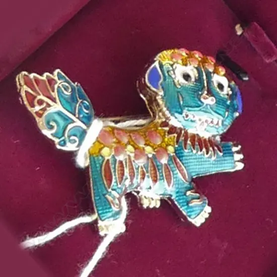 COSTUME ENAMEL CHINESE LION DOG BROOCH