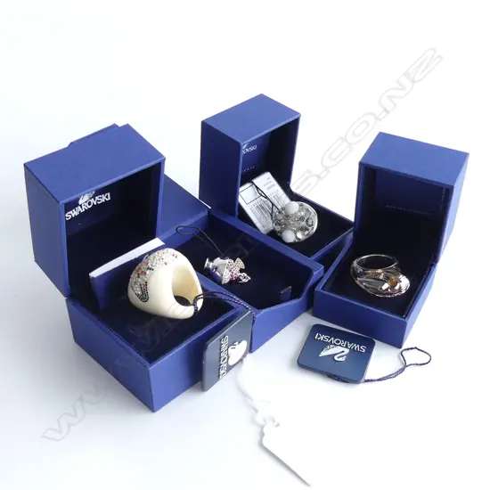 3 SWAROVSKI RINGS + 'SUNDAE' CHARM, ALL BOXED