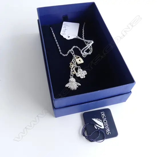SWAROVSKI NECKLACE w. 4 CHARMS IN BOX