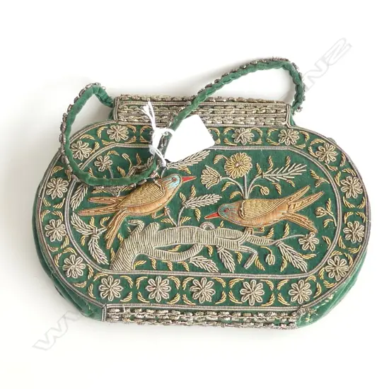 VINTAGE EMBRODERED/TUFT WORK VELVET PURSE w.200MM