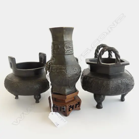 3 ORIENTAL ARCHAIC STYLE BRONZES; 2x INCENSE BURNERS + VASE ON STAND H.170mm