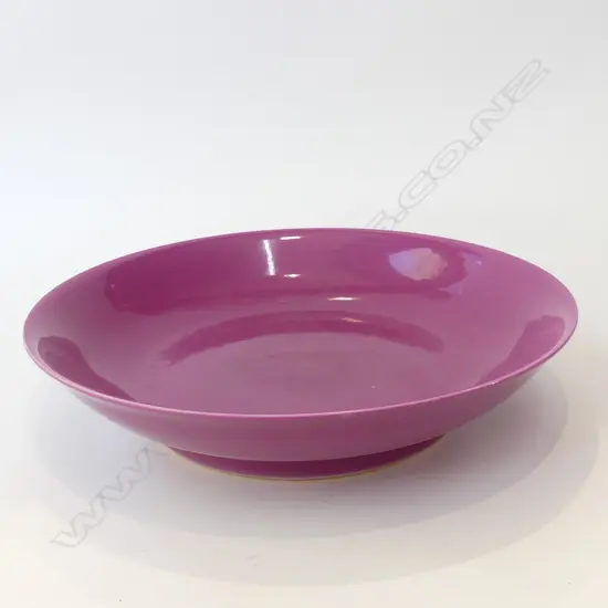 CHINESE 'LIPSTICK PINK' BOWL w. 6 CHARACTER MARK 210mm dia