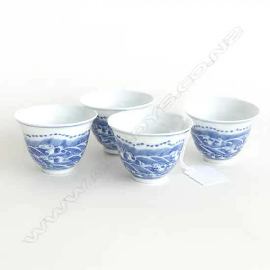 4 CHINESE PORCELAIN WINE CUPS H.45mm