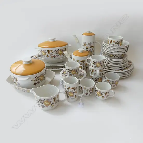 ROYAL DOULTON DINNER SET 'INDIAN SUMMER'  50PC...
