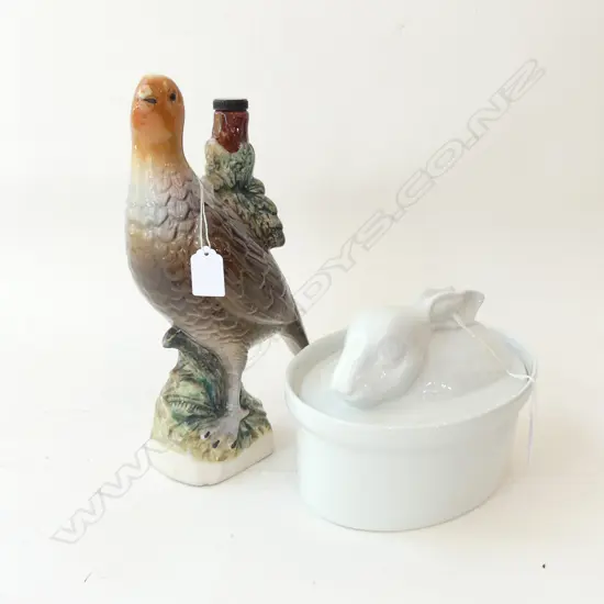FRENCH WHITE APILCO RABBIT LIDDED DISH (L 225MM) + ITALIAN KLIM BIRD DECANTER (H 340MM)