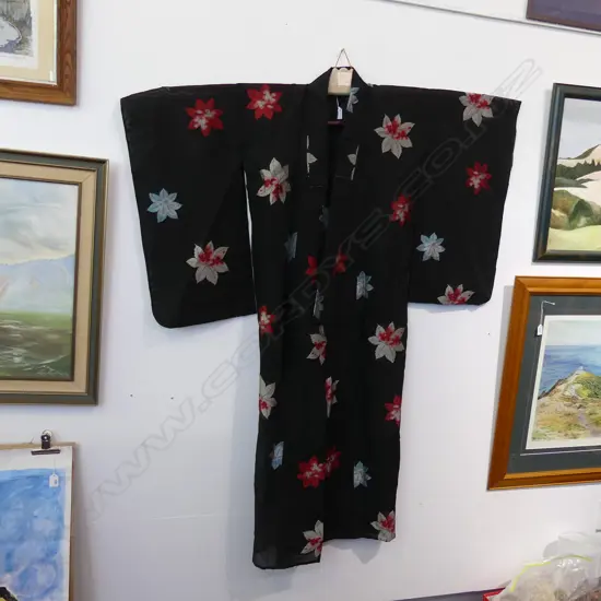 VINTAGE FULL LENGTH JAPANESE SILK KIMONO - BLACK w AUTUMN LEAF PATTERN - UNLINED