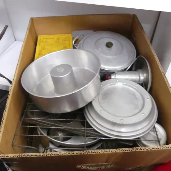 BOX LOT ASST. ALUMINIUM KITCHENALIA