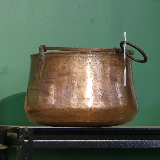 VINTAGE MIDDLE EASTERN BEATEN COPPER POT 280mm dia