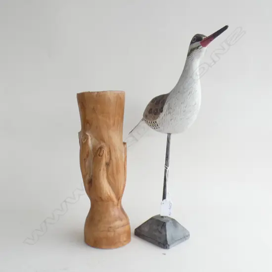 PITCAIRN ISLAND CARVED 'HAND' VASE & HAND PAINTED WOODEN BIRD ON STAND H 390MM