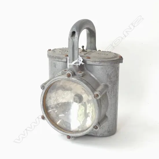 FAIRMONT RAILWAY MOTORS INC HAND LANTERN, EX NZR, H 250MM