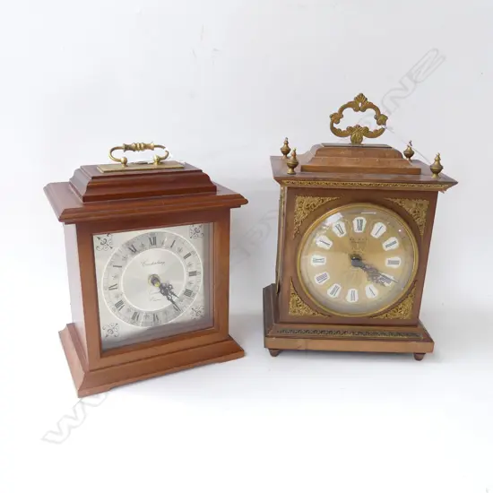 2 WOODEN QUARTZ CLOCKS 