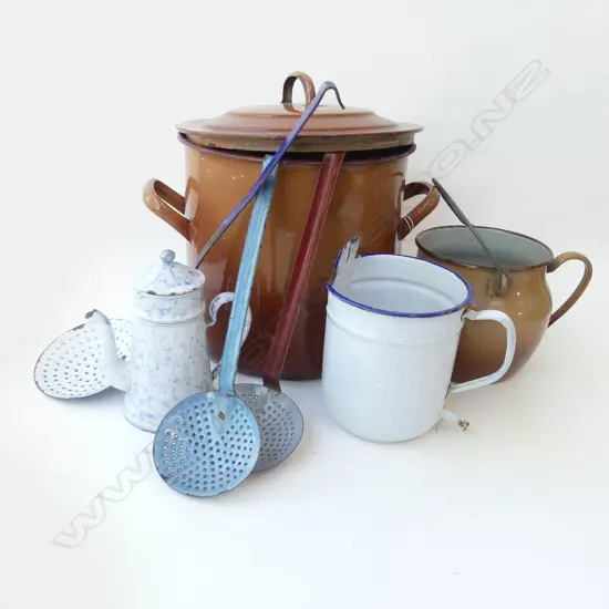 LG BROWN ENAMEL POT W LID H 320MM + ENAMEL CONTENTS INCL 3 LG SLOTTED SPOONS