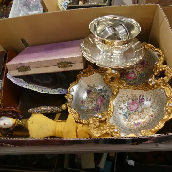 BOX MISC INCL VASE, TOILETRY SET, WOODEN BOX ETC..