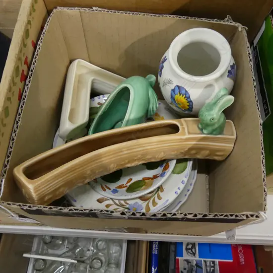 BOX LOT OF BELLE FIORE, CROWN LYNN & SYLVAC SEAL 10 PIECES