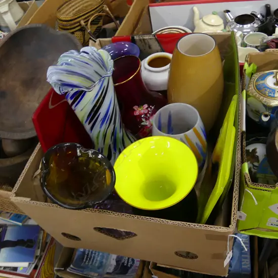 BOX LOT ASST. ART GLASS VASES, DOLPHIN ETC