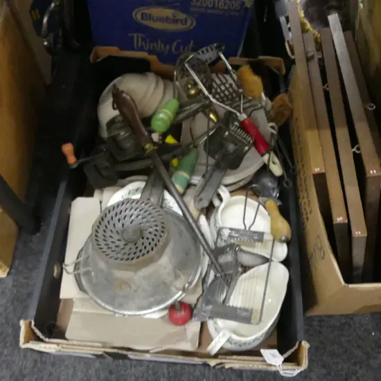 BOX LOT CROWN LYNN / MEAKIN DINNERWARE + ASST. KITCHENALIA ETC