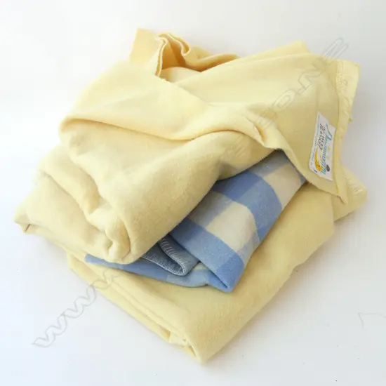 3 VINTAGE WOOLLEN BLANKETS INCL BLUE CHECK