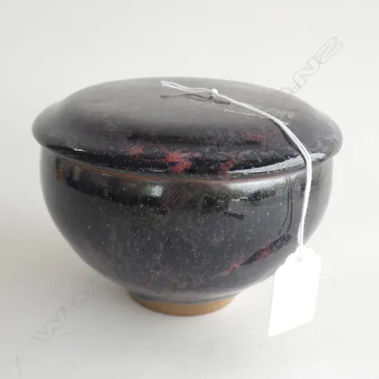 PETER STICHBURY LIDDED BOWL RED HIGHLIGHTS Dia.130MM