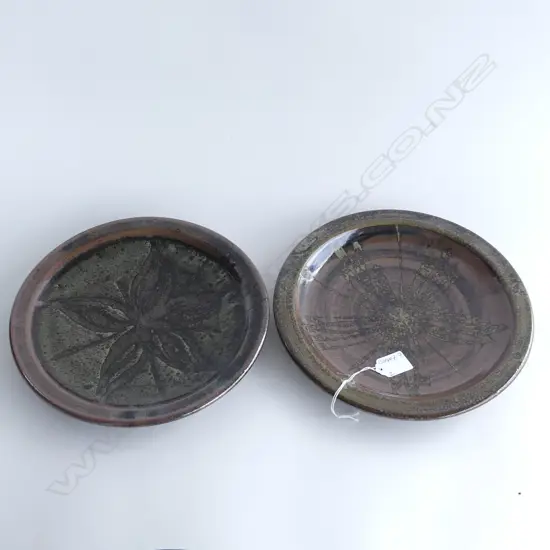 2 MIREK SMISEK PLATES WAX RESIST & BRUSHED DECORATION Dia.265mm