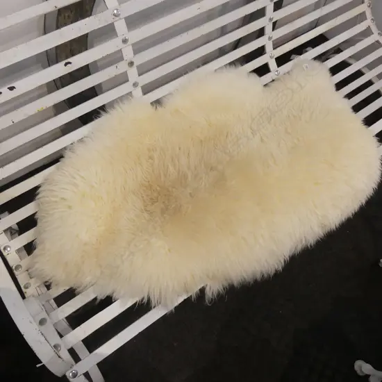 LG SHEEPSKIN RUG L 1200MM