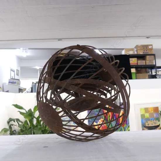 GIMBLED OIL LAMP DIA 300MM - SURFACE RUST