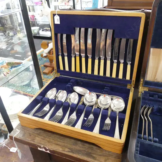 CANTEEN OF DECO CUTLERY INCL. 'BONE' HANDLES