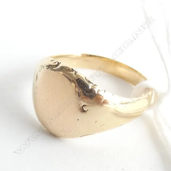 18CT GOLD SIGNET RING 5.25gm