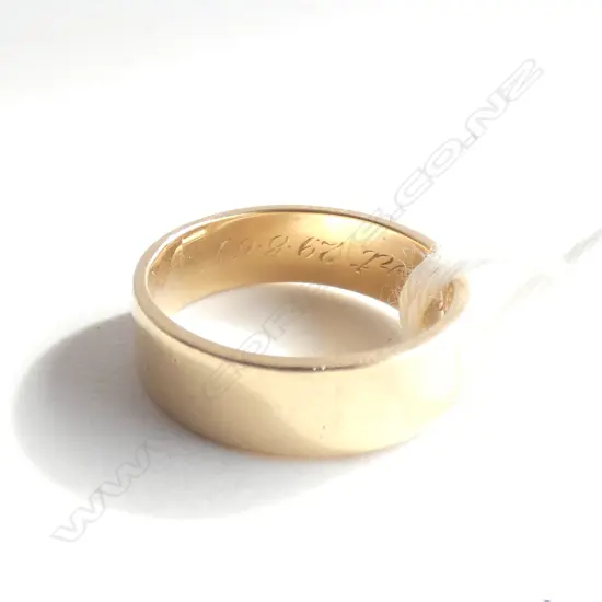 18 CT GOLD WEDDER 5.4 GRAMS