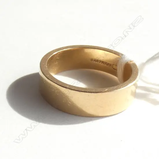 18 CT GOLD WEDDER 9.6 GRAMS