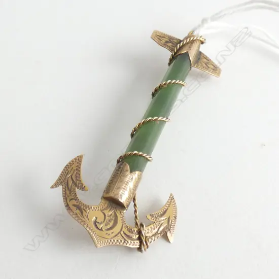 (19980) C1900 POUNAMU & 9CT FOULED ANCHOR BROOCH H.63mm