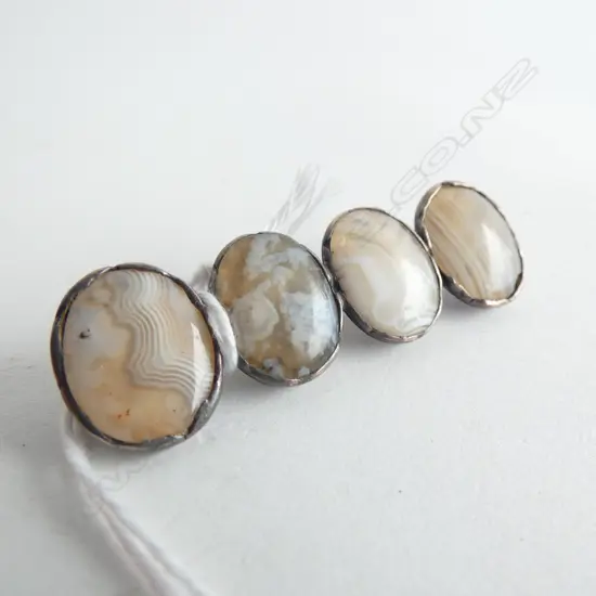 VICTORIAN SILVER AND AGATE BROOCH