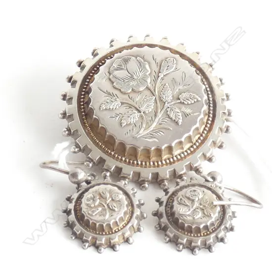 (20112) VICT SILVER BROOCH & EARRING SET. AESTHETIC MOVEMENT