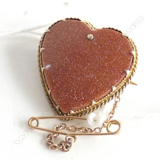 (WN19) C1900 9CT & GOLDSTONE HEART BROOCH