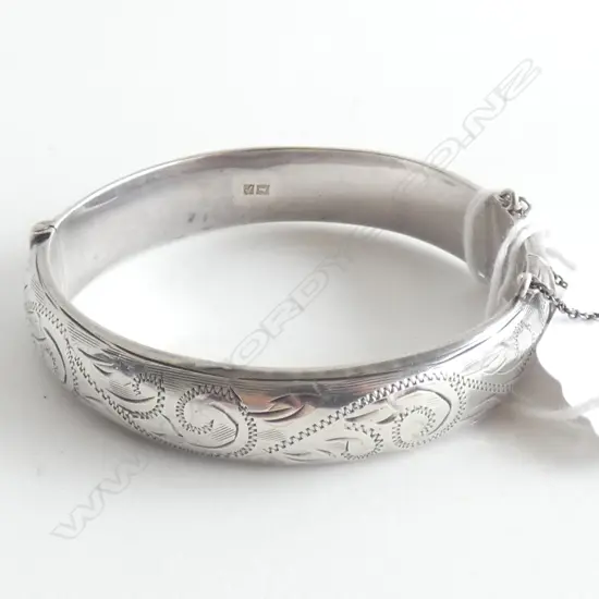 (19991) VINTAGE SILVER HALF HINGED BANGLE ENGRAVED