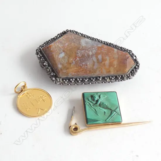 AGATE CLIP/MALACITE PIN (AF)/SMALL 22CT GOLD PENDANT