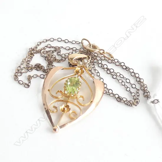 9CT GOLD EDWARDIAN ART NOUVEAU PEARL & PERIDOT PENDANT