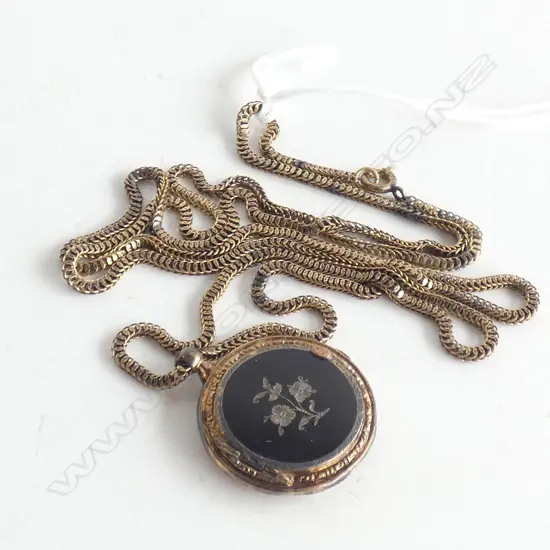 VINTAGE GOLD PLATE LOCKET ON CHAIN A.F